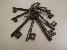 ANTIQUE BUNCH OF KEYS