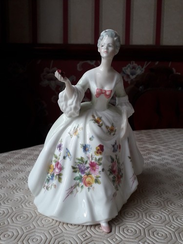 Royal doulton figurine diana - royal,