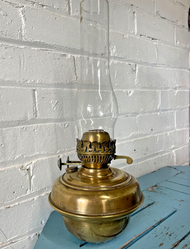 Large victorian oil lamp - 18",