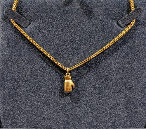 Stunning solid 9ct - stunning,