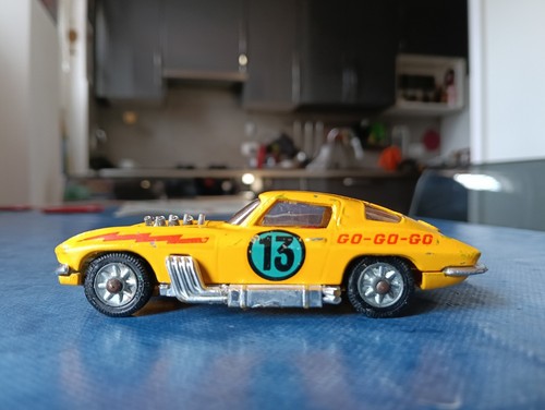 Corgi toys chevrolet corvette - corgi,