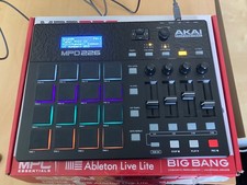 Akai Professional MPD226 Midi Pad Controller 16 MPC Pads, USB