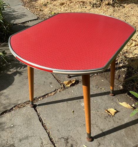 Red geometric atomic pattern - geometric,