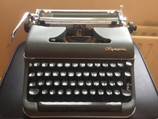 Vintage Olympia SM3 DeLuxe