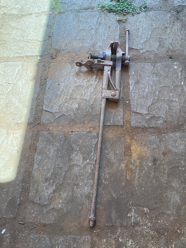 Small vintage leg vice - leg,