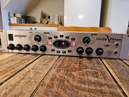 Behringer bass amp pro - v-amp,