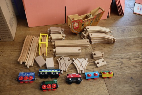 Mixed brands wooden train - mixed,