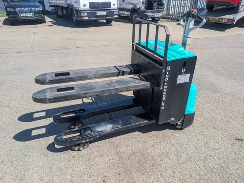 Electric pallet forklift truck - pallet,