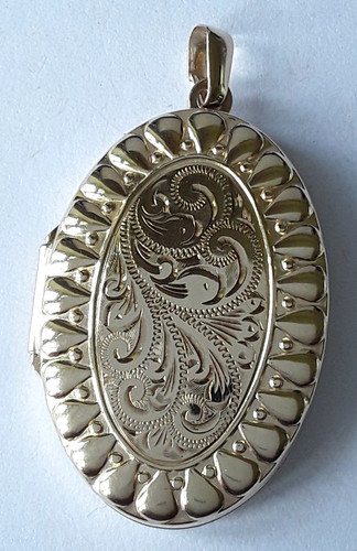 9ct yellow gold engraved oval - engraved,