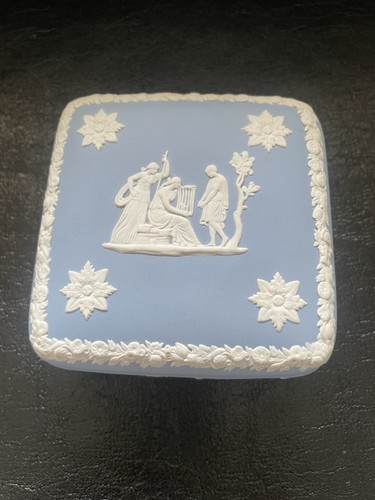 Blue jasperware wedgewood - blue,