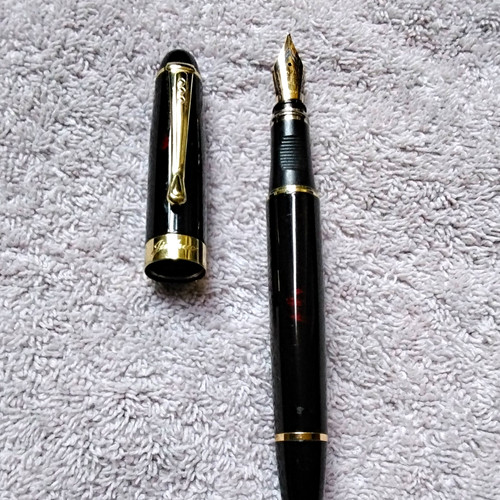 Black red fountain pen with - black/red,