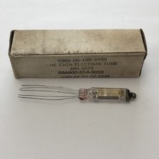 5672 RAYTHEON/MULLARD FLYING LEAD NOS BOXED VALVE/TUBE