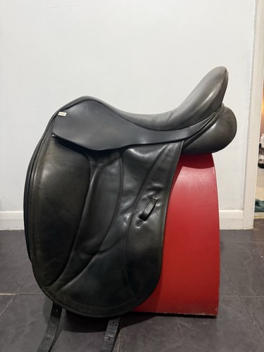 Sue carson dressage saddle - sue,