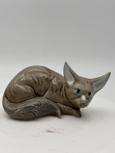 Very unusual fennec fox - very,