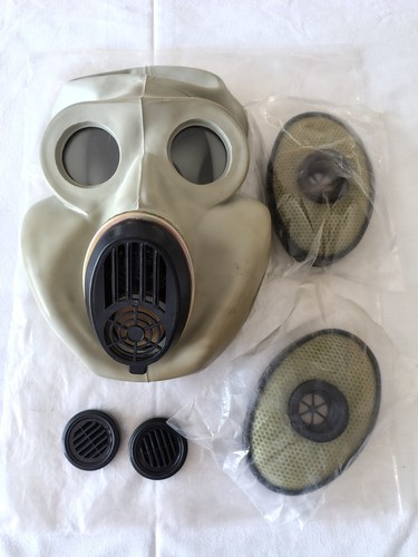Pbf gas mask with sealed - gas,