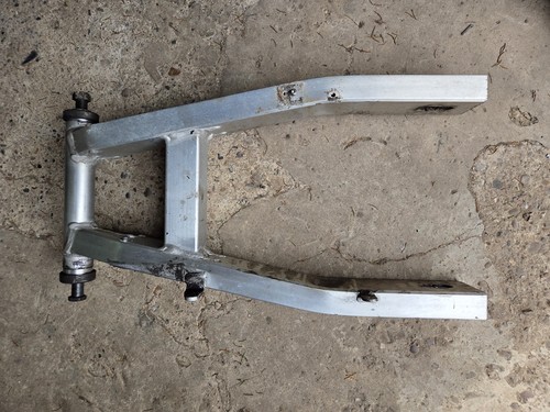 Yamaha fzs600 1999 rear - rear, swing