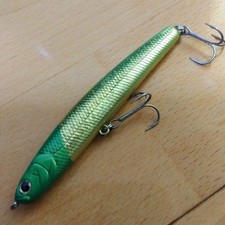 Lucky Craft WANDER LITE 90 Minnow Plug Green Gold 2 Hooks Used