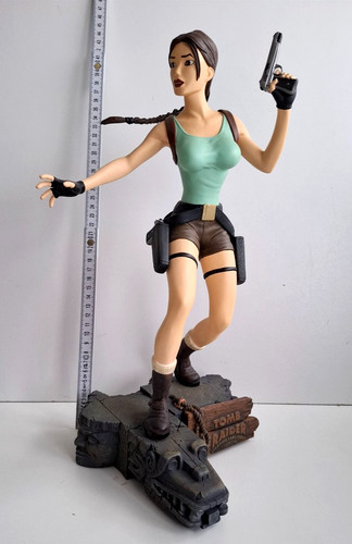 Varner tomb raider lara croft - raider,