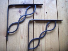 VINTAGE GOTHIC STYLE SHELF