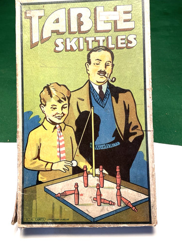 Vintage boxed table - table, skittles