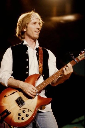 Ttom petty performing - ttom,