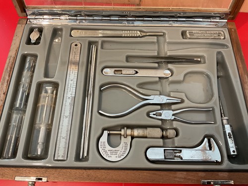 Moore wright micrometer - &,