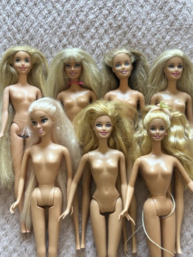 Bundle barbie dolls - of,