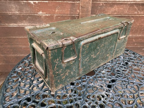 Military 1945 metal chest - ,