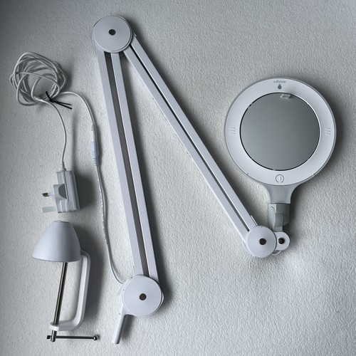 Daylight magnifying led lamp - magnifying,