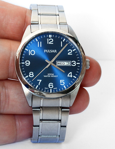 Pulsar gent quartz watch - gent's,