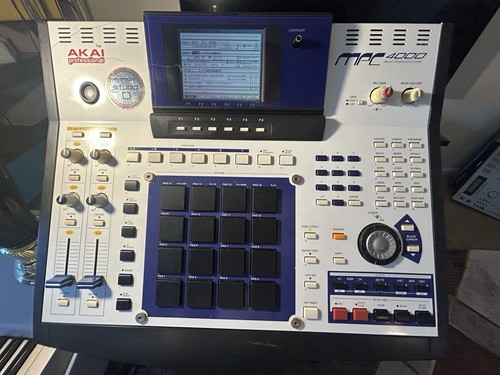 Akai mpc 4000 - akai,