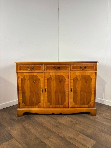 Reproduction yew wood - reproduction,