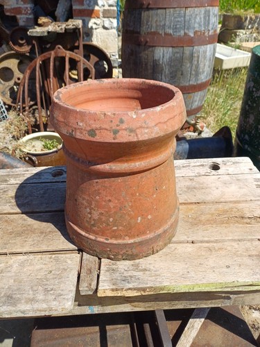 Short terracotta chimney pot - short,