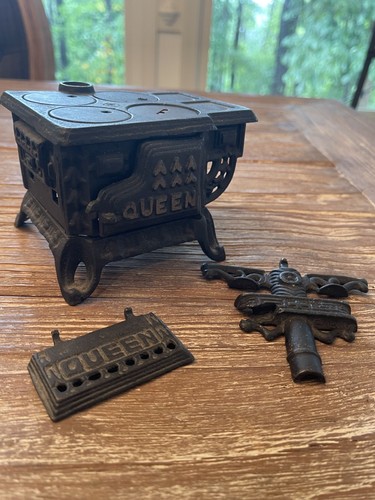 Vintage queen miniature cast - queen,