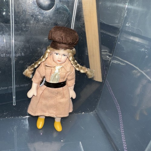 12th scale dolls house - 12th,