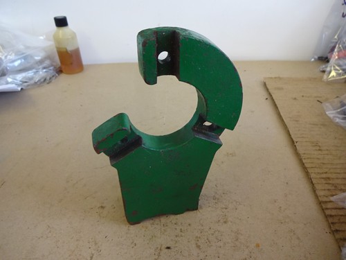 Lathe steady machined casting