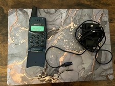 Ericsson T28 World 2000 with charger Powers Up SEE DESCRIPTION