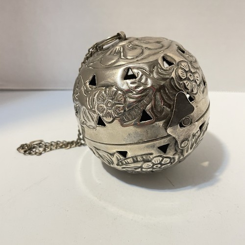 Rare potpourri ornament - potpourri, hinged