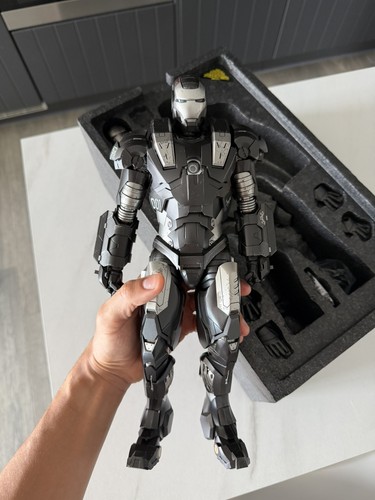 Hot toys diecast - man, 2