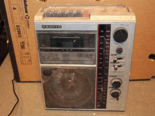 Sanyo vintage radio cassette - vintage,