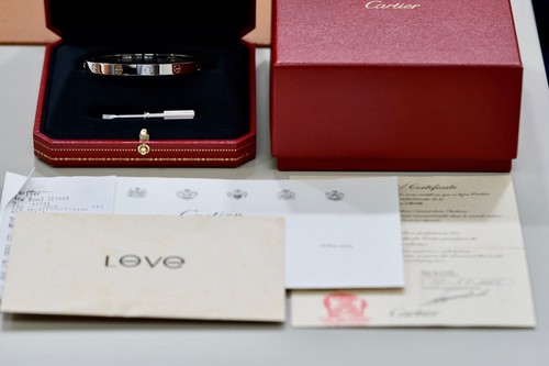 Cartier classic love bracelet - cartier,