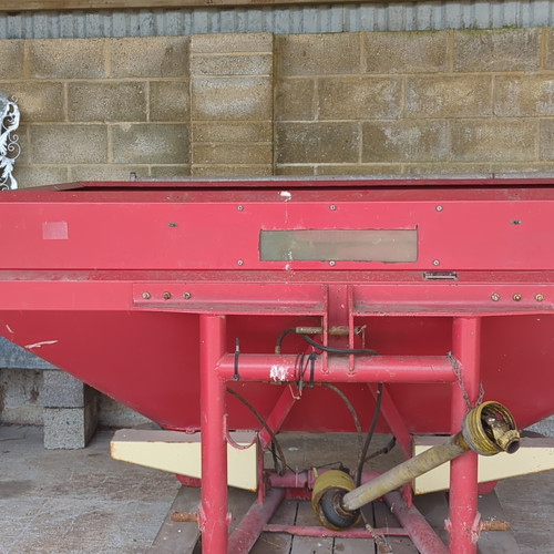 Red pto driven fertilizer - red,