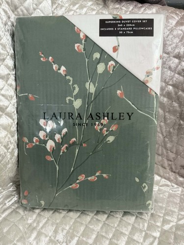 Bnip laura ashley - laura, pussy