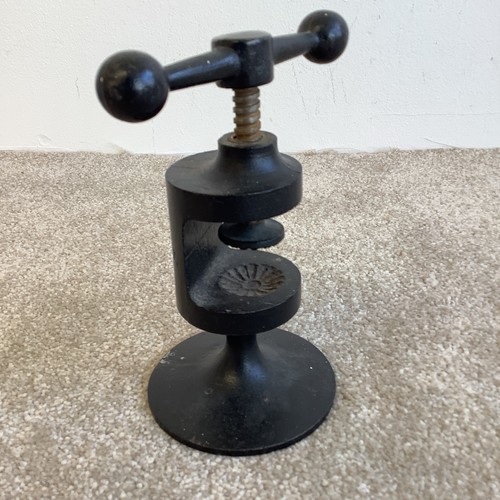 Vintage black cast iron - black,