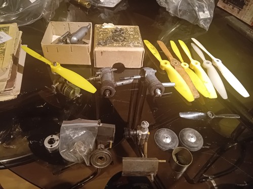 Vintage model plane engines - , x