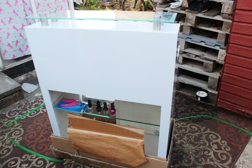 Salon reception desk - salon,