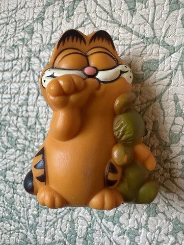 Vintage 1981 garfield figurine - vintage,
