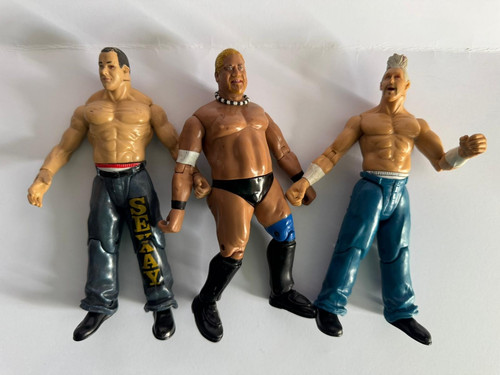 Wwe too cool figures - wwe, lot