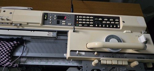 Brother knitting machine - knitting,