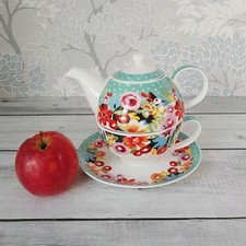 Queens Churchill Collier